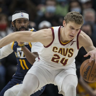 Lauri Markkanen lähikuvassa.