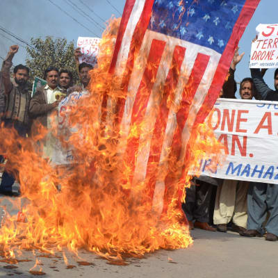USA har länge varit ytterst impopulärt i Pakistan och relationerna mellan länderna befaras bli ännu sämre när Donald Trump är president i USA och Imran Khan leder Pakistan