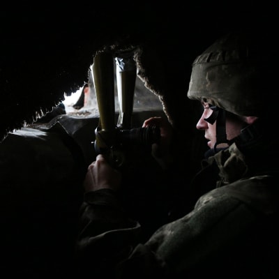 Ukrainalainen sotilas asemassaan.