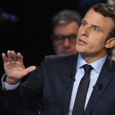 Mittenkandidaten Emmanuel Macron i direktsänd valdebatt den 4 april 2017 inför det franska presidentvalet-