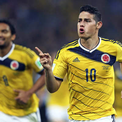 James Rodriguez gjorde två mål mot Uruguay.