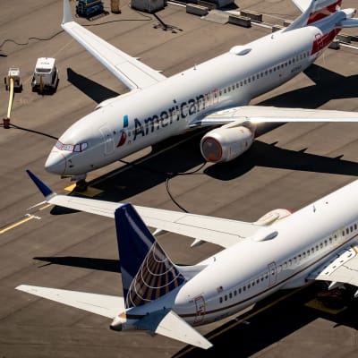 Flera Boeing 737 Max 8-flygplan på marken på grund av flygförbud.