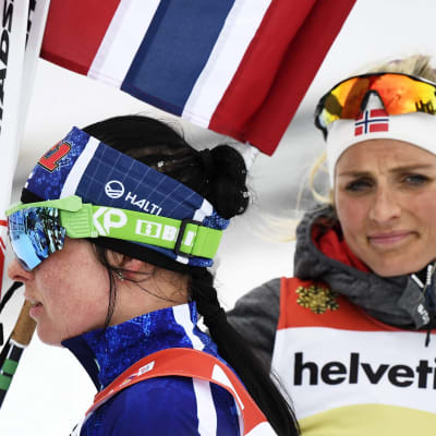 Krista Pärmäkoski och Therese Johaug efter sprinten i Quebec på fredag.