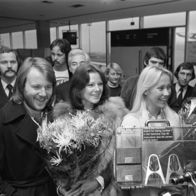 Abba på flygfältet i Amsterdam 1976.