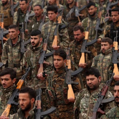 Soldater ur den kurddominerade SDF-styrkan i Syrien