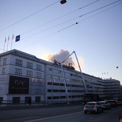 Meiras rosteri i Helsingfors brinner, branden släcks. 