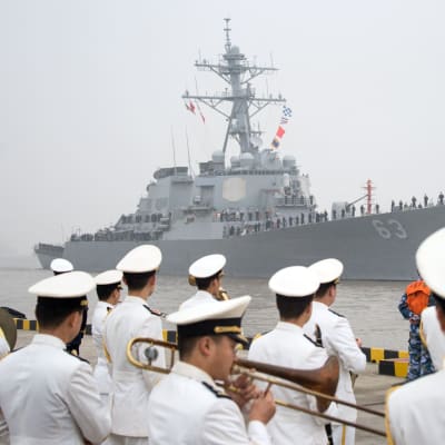 Arkivbild på det amerikanska örlogsfartyget USS Stethem då det besökte Shanghai. USS Stethem närmade sig den omstridda ön Triton i Sydkinesiska sjön på söndagen 2.7.2017 