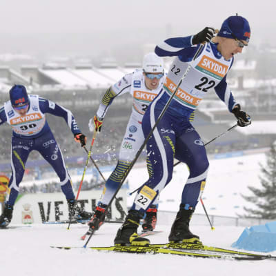 Anssi Pentsinen (oik.) ja Martti Jylhä Salpausselän sprintin alkuerässä.