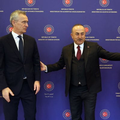 Turkiets utrikesminister Mevlut Cavusoglu träffade Natos generalsekreterare Jens Stoltenberg i Ankara