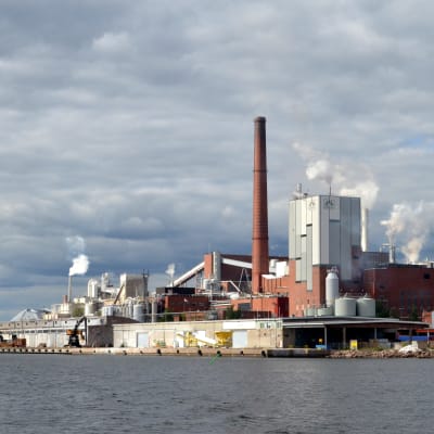 Stora Enson Suniltan tehdas Kotkassa.