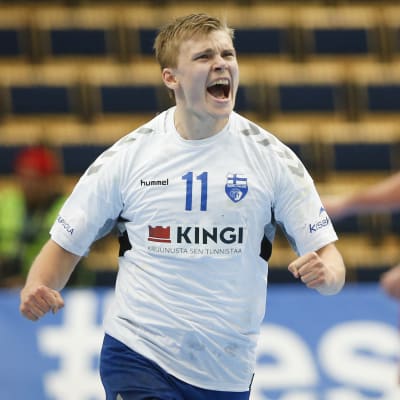 Benjamin Helander vrålar.