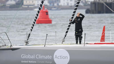 Greta Thunberg på segelbåten Malizia II inför starten från Plymouth 14.8.2019 