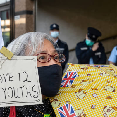Mielenosoittaja Alexandra Wong vaati vangittujen vapauttamista Hongkongissa 28.joulukuuta.
