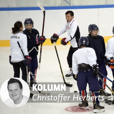 Ett koreanskt ishockeylag tränar inför OS 2018.