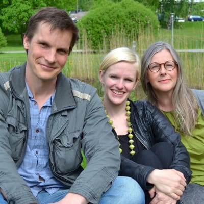 Regissören Martin Bahne , skådespelare Sofia Heikkiä och författaren Annina Enckel