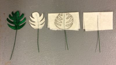 Ståltråd och målartejp som klipps och målas till monstera blad