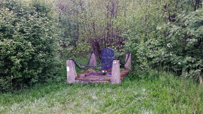 George Quinnells grav på Mjölö.