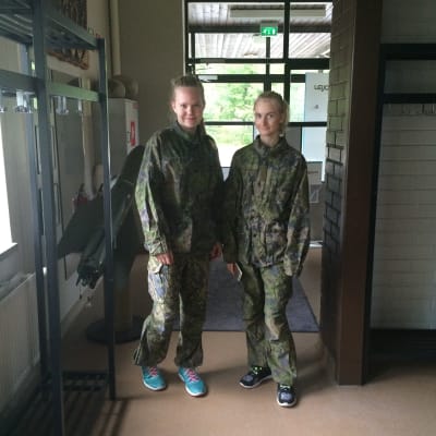 Sabina Englund och Eleonora Drugg på säkerhetskurs på Gyltö.