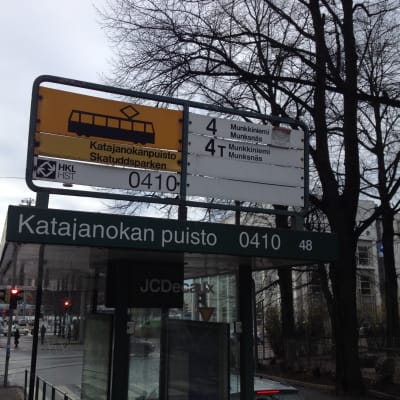 Spårvagnshållplatsen vid Skatuddsparken.