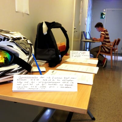Elevantagning vid Helsinge gymnasium i Vanda.