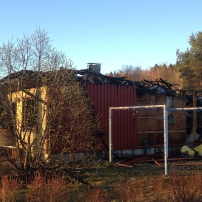 Nedbrunnet radhus i Gammelbacka