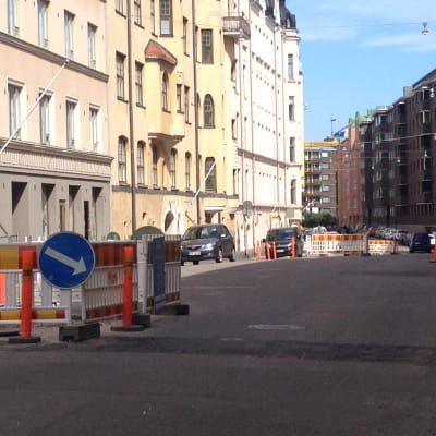 Gatuarbeten pågår på Petersgatan i Helsingfors.