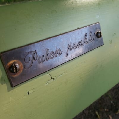 laatta puton penkissä