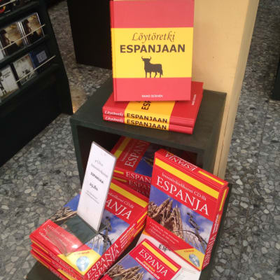 I den skandinaviska bokhandeln i Fuengirola finns bland annat en språkkurs i spanska för finskspråkiga