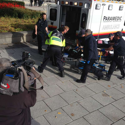 Skadad man efter skottlossning vid parlamentet i Ottawa.