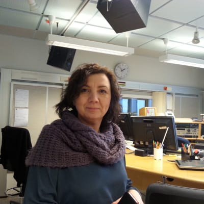 Emina Arnautovic besöker Radio Vega i Vasa