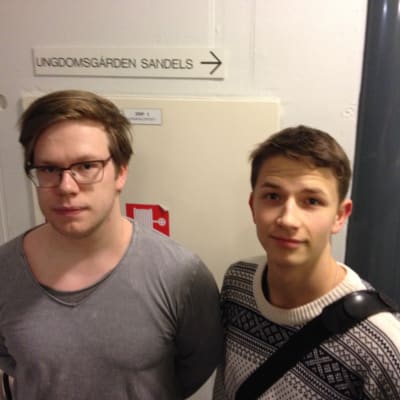 Jeremia Sjöblom och Max Vartiainen representerar Katedralskolan i Åbo.