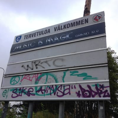 Anslagstavla vid Mannerheimgatans bro