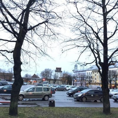 Narva, Petersplatsen. Gränsen i bakgrunden