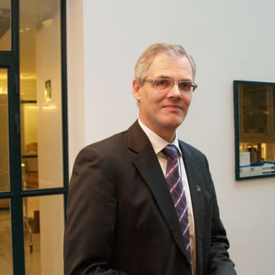 Forskningsprofessor Guy Ahonen vid Arbetshälsoinstitutet.
