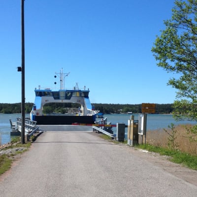 Landsvägsfärjan vid Skagen i Iniö