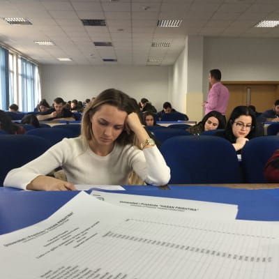 Tentamen pågår vid universitetet i Pristina, Kosovo
