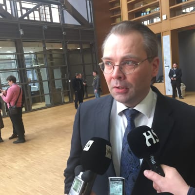 Försvarsminister Jussi Niinistö