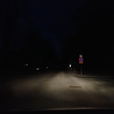 Mörk gata i Raseborg