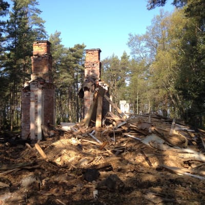 Ruin efter fånglägerbyggnad på Tulludden.