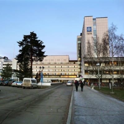 pereen yliopistollinen sairaala (TAYS) 1991 alkaen. Aiemmin Tampereen Keskussairaala, Tampereen yliopistollinen keskussairaala (TAYKS).