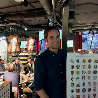 Leonard Jägerskiöld Nilsson har skrivit boken "Fotbollens Heraldik".