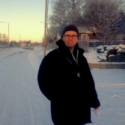 Jari von Wendt bor alldeles invid Skolvägen