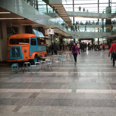 Kauppakeskus Valkean Kesäkatu on Oulun kaupungin katu