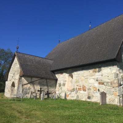 Pyhän Mikaelin kirkko Keminmaassa.