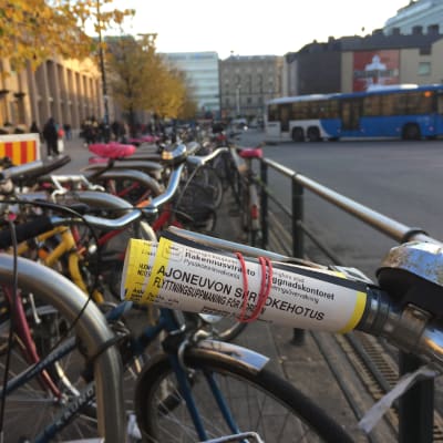 Polkupyöriä Helsingin rautatieasemalla