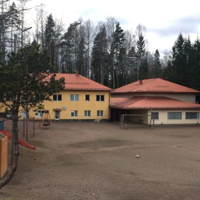Den finskspråkiga skolan Päivärinteen koulu i Sjundeå