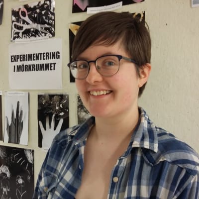 Hermina Fjòla Ingòlfsdottir från Island studerar teater vid Västra Nylands folkhögskola i Karis.