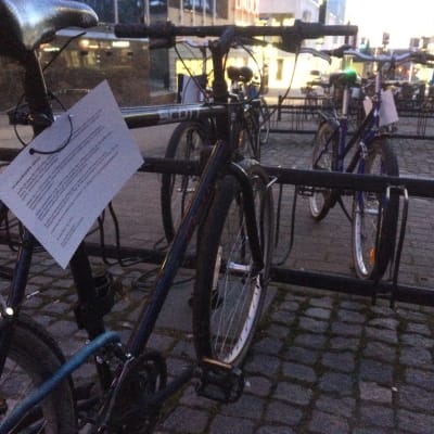 Jyväskylän keskustassa hylätyiksi epäillyt pyörät on laputettu