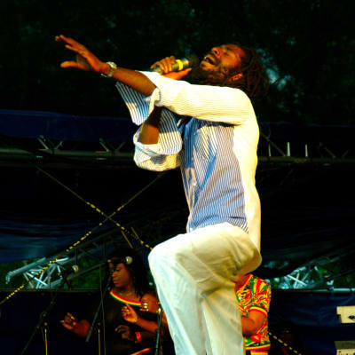 Buju Banton Ilosaarirockissa vuonna 2006.