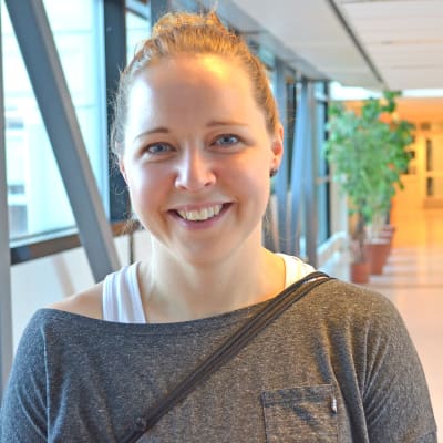 Heidi Lindström spelar fotboll i HJK (2014).
